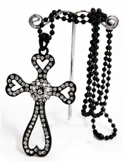 Anhänger – Kreuz mit Herzformen