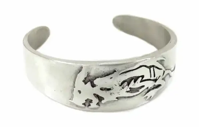 Armspange – Drachen-Fossil