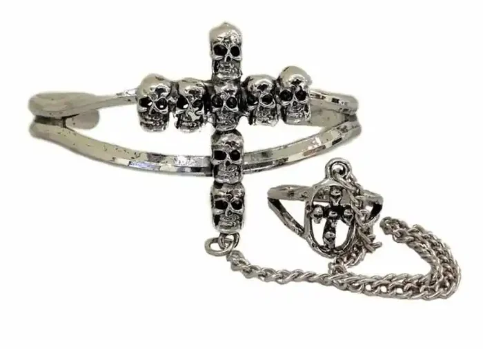 Armspange und Ring mit Totenkopfkreuz
