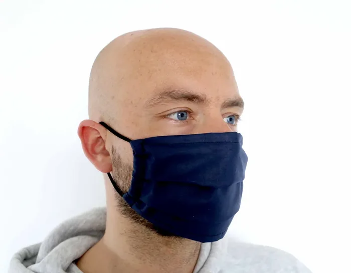 Blaue Mundmaske