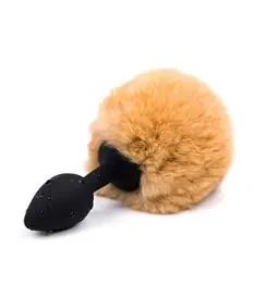 Braunes Bunny-Schwänzchen mit schwarzem Plug