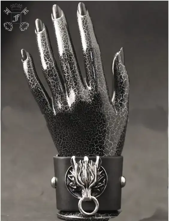 Breites Armband mit Tierkopf