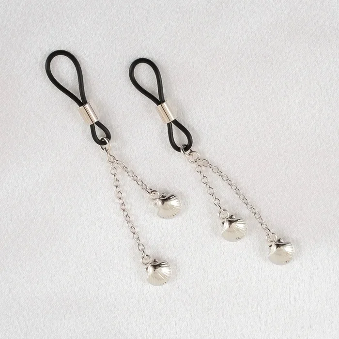 Brustschmuck Muschel – versilbert