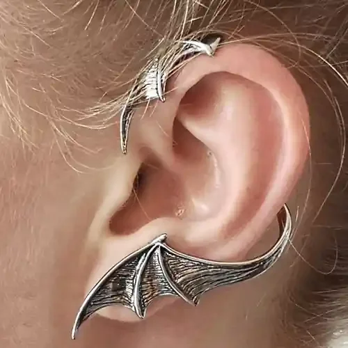 Designer-Ohrring ‘Fledermausflügel‘ links