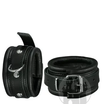 Fussfessel schwarz mit D-Ring