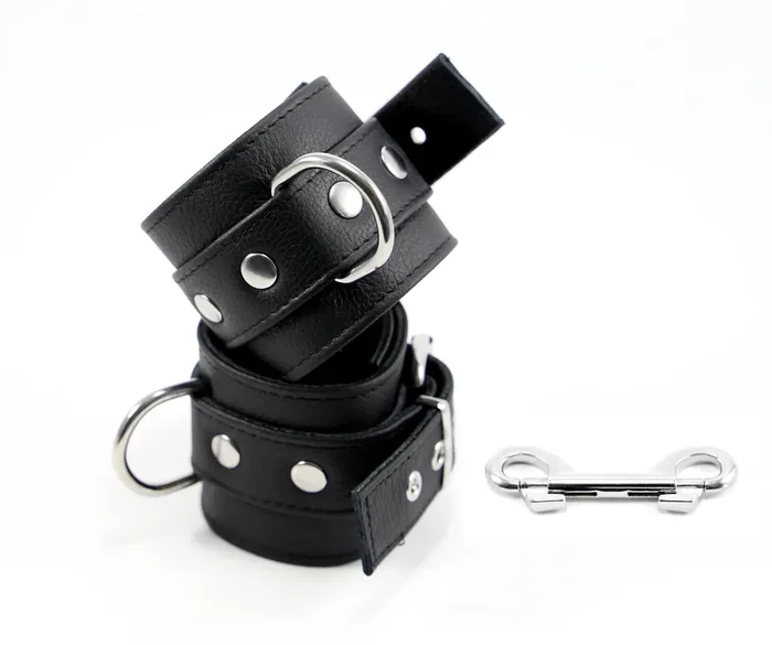 Fußfesseln mit Doppelkarabiner