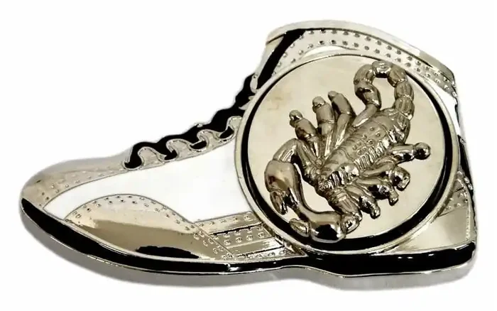 Gürtelschnalle – Shoe with Scorpion