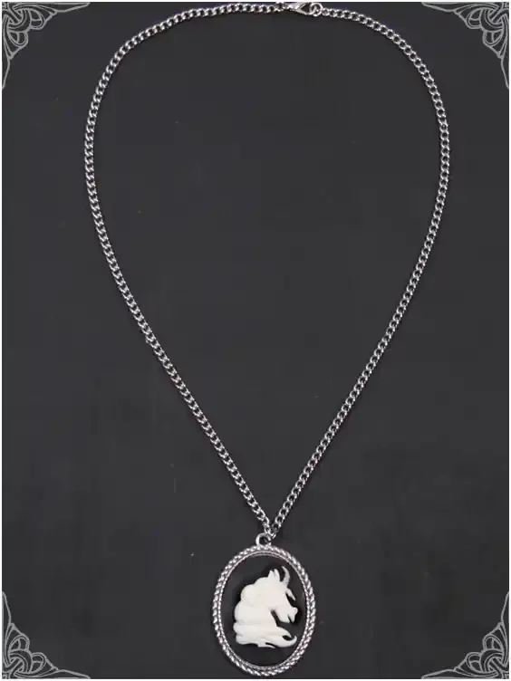 Kette mit Broschen-Anhänger mit Einhorn-Motiv