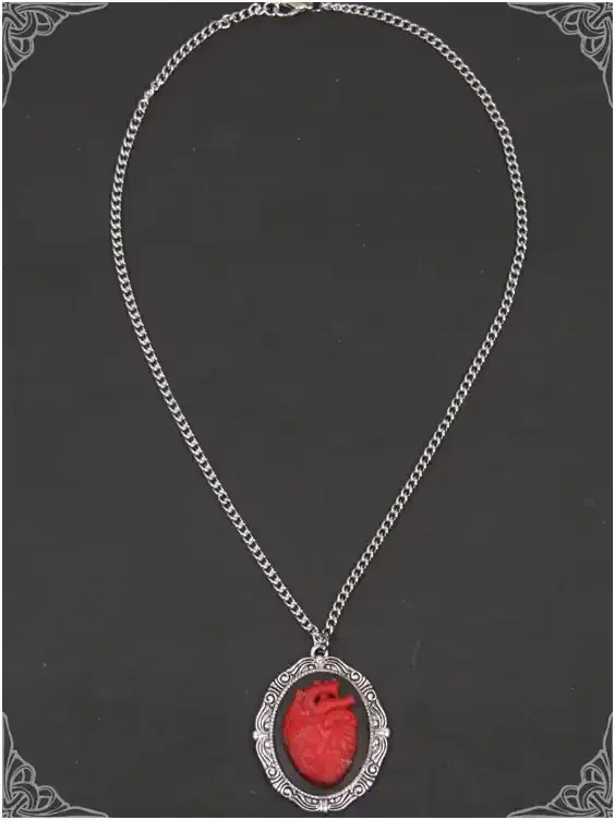 Kette mit Broschen-Anhänger mit Herz-Motiv