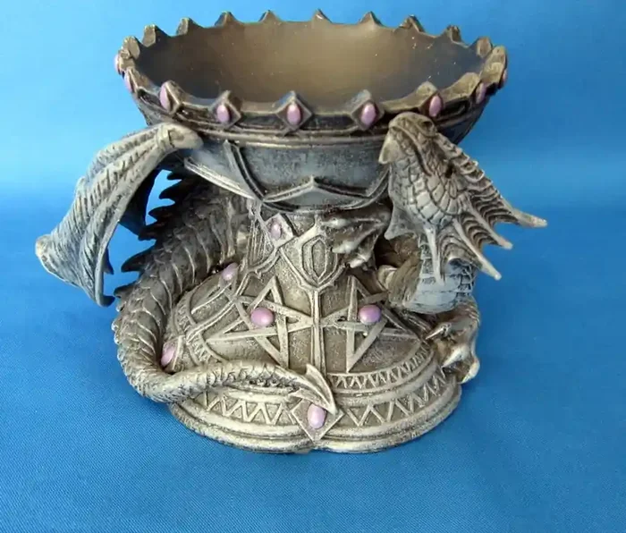 Kristallkugelhalter Drache mit Pentagramm