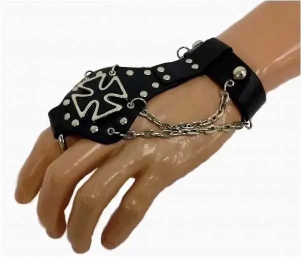 Kunstlederarmband mit Fingerring – Kreuz mit Ketten