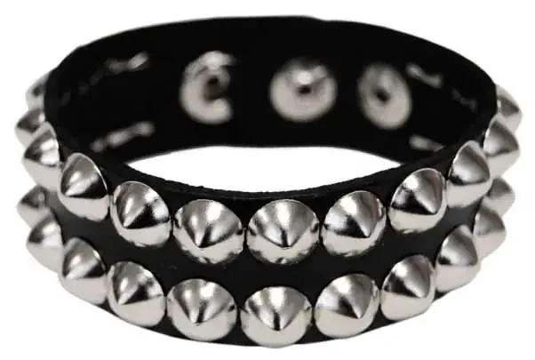 Kunstlederarmband mit Spitznieten