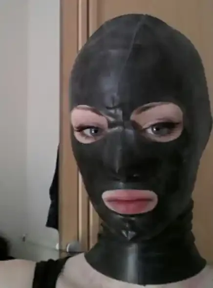 Latexmaske – Mehrteilig