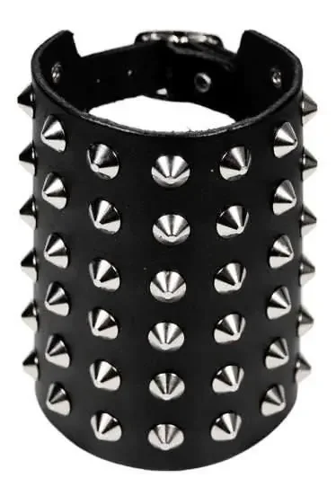 Leder Armschiene mit sechs Reihen Spitznieten