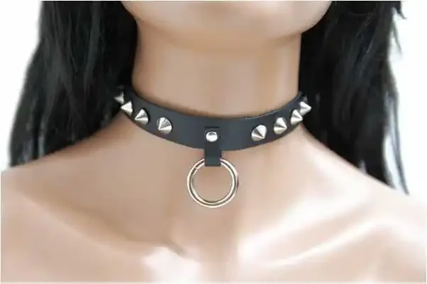 Leder Choker mit Ring und Spitznieten