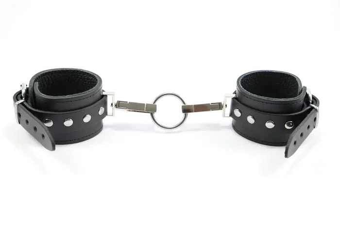 Leder Handfesseln mit Design Karabiner – groß