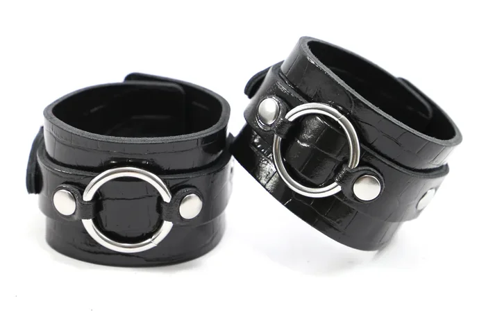 Leder Handfesseln mit O-Ringen
