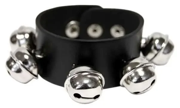 Lederarmband mit Glockennieten