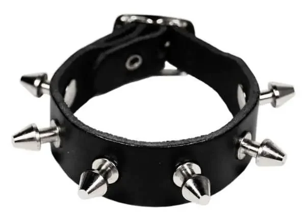 Lederarmband mit Killernieten