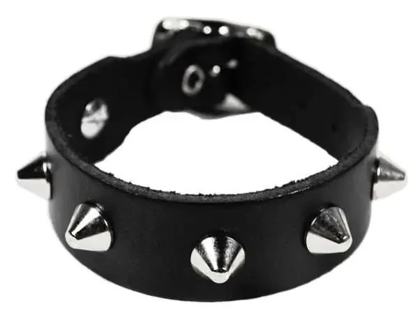 Lederarmband mit Spitznieten