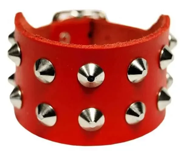 Lederarmband mit Spitznieten