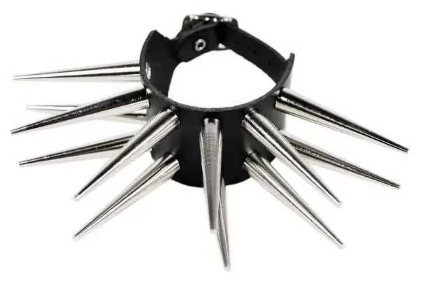 Lederarmband mit zwei Reihen Conenieten