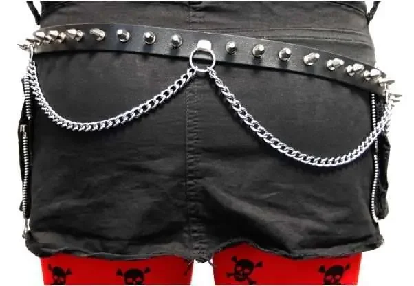Ledergürtel mit Killernieten und Kette