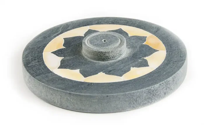 Lotus mit Perlmutteinlage
