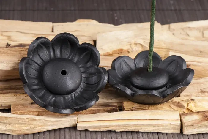 Lotushalter aus Ton – schwarz