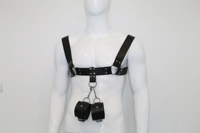 Männer Harness mit Fesseln