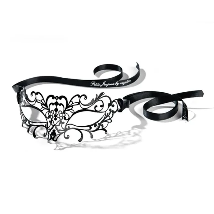 Maske aus Metall – Lehrerin
