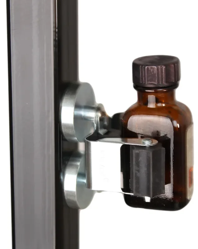 Metallhalterung für Reinigungsmittel