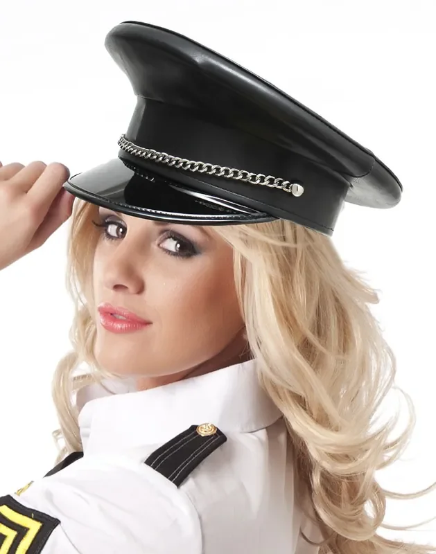 Polizeimütze mit Kette