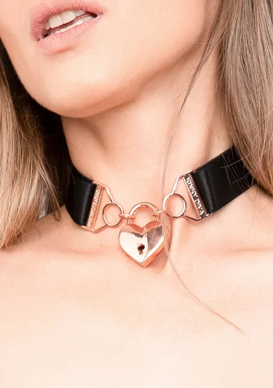 Riemen-Halsband – Herz-Schloss