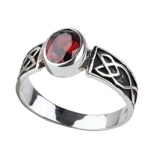 Ring ‘Keltischer Knoten‘ mit Stein