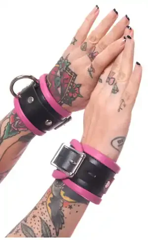 Schwarz/Rosa Handfesseln