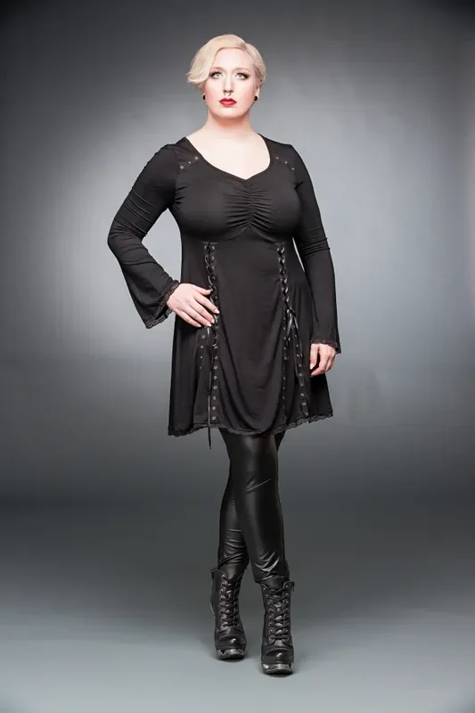 Schwarzes Kleid mit V-Ausschnitt und Schnürung