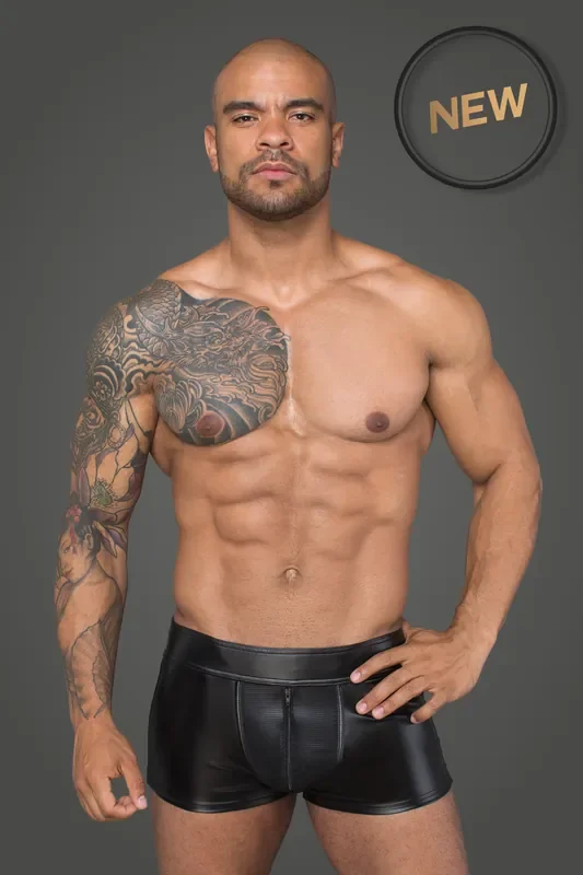 Shorts aus Powerwetlook und 3D-Netz