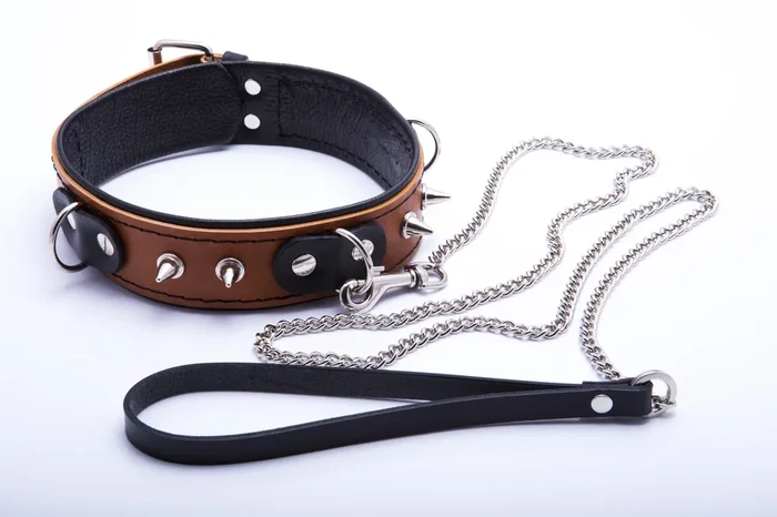 Sklavenhalsband ‘Cognac‘ mit Leine