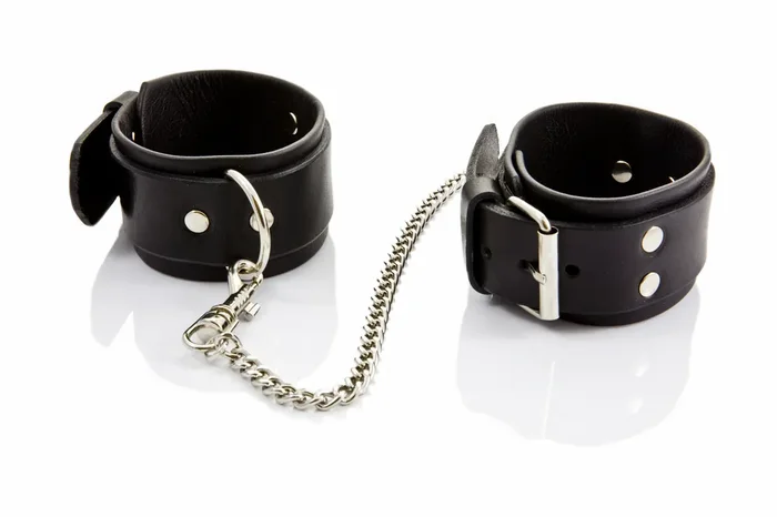 Softe Schwarze Handschellen mit Kette