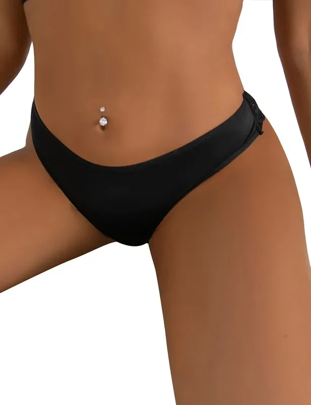 String mit Spitze – Schwarz