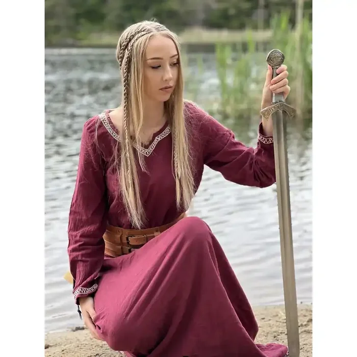 Winkingerkleid mit Handstickerei