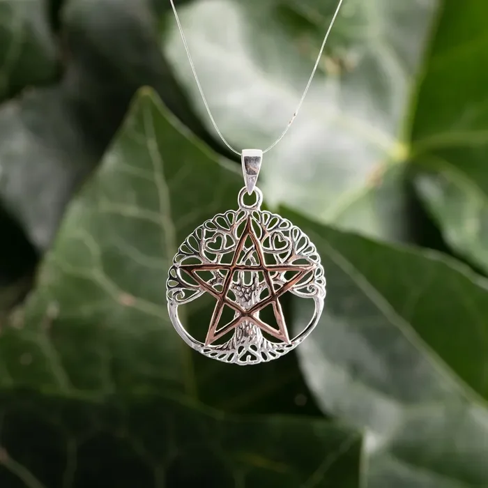 Yggdrasil mit Pentagramm