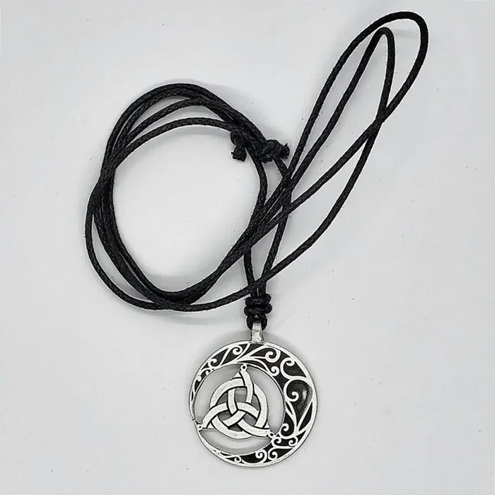 Zinnanhänger ‘Halbmond mit Triqueta‘